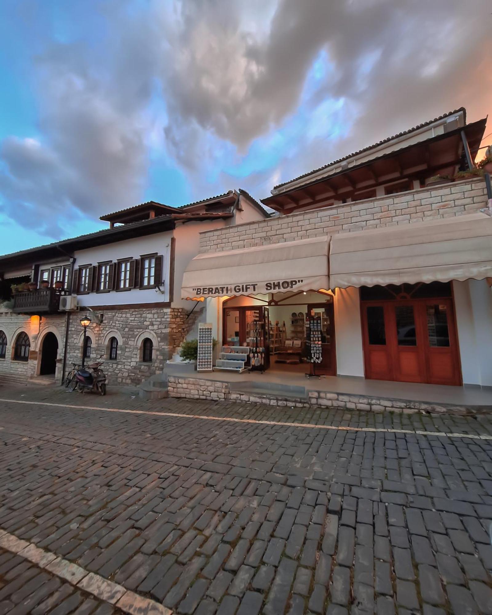 Villa Mishel Suites Berat Exterior photo